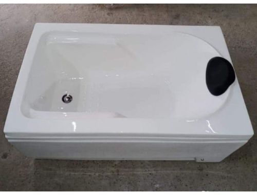 4.5 By 2.5 Feet Plain Bathtub, Feature : Compact Design, Corrosion Proof, Eco Friendly, Fine Finishing