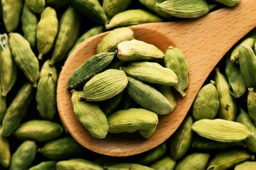 Raw Unpolished Natural Green Cardamom, For Food Medicine, Spices, Cooking, Certification : FSSAI Certified