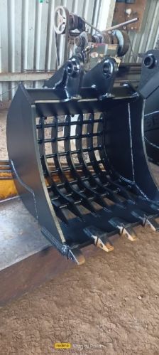 Polished Metal Mesh Excavator Bucket, Shape : Rectangle