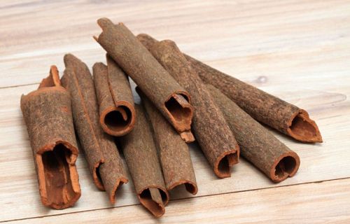 Brown Solid Raw Cinnamon, For Spices, Grade Standard : Food Grade