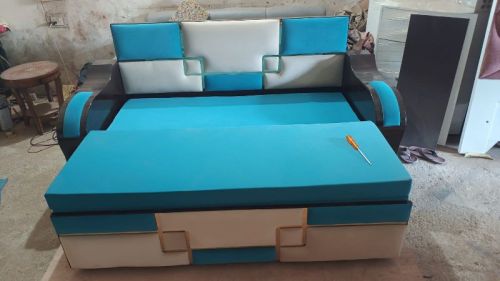 Polished Wooden Designer Double Bed