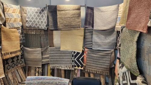 300gm Plain Smooth Polyester Carpets, For Home, Office, Hotel, Speciality : Rust Proof, Long Life