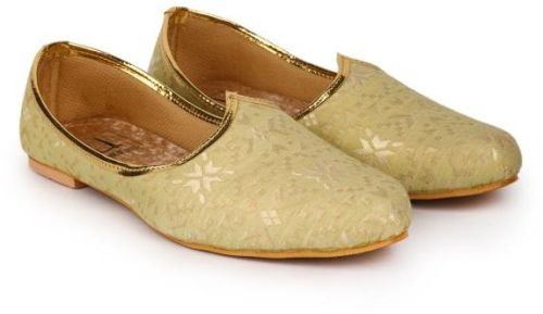 House Of Jutti Men Green Ethnic Fabric Handcrafted Embellished Mojaris With Resin Sole