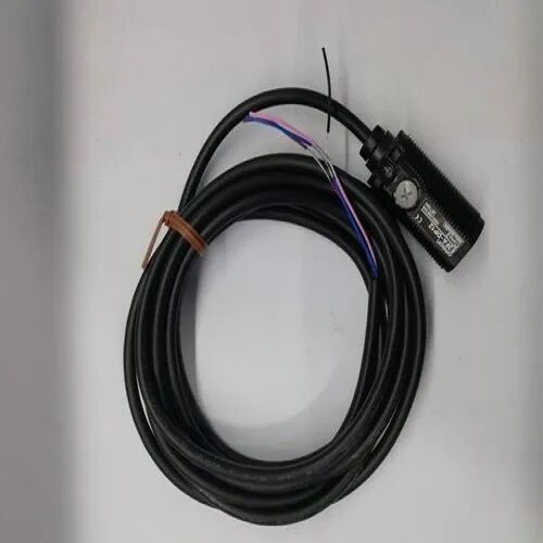 Omron Photoelectric Sensor, Voltage : 10-30 V DC