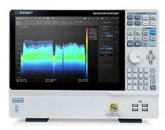 Spectrum Analyzer, Voltage : 230 V