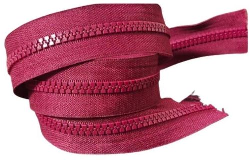 Open End Plain CFC Maroon Zipper Roll, For Garments, Specialities : High Strength, Fine Finish