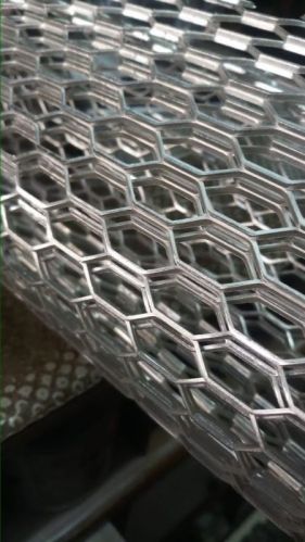 Hexagonal Expanded Mesh, Size : 0.40 Mm To 2 Mm