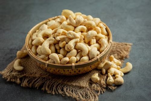 Creamy Cashew Nuts, For Herbal Formulation, Cooking, Taste : Light Sweet