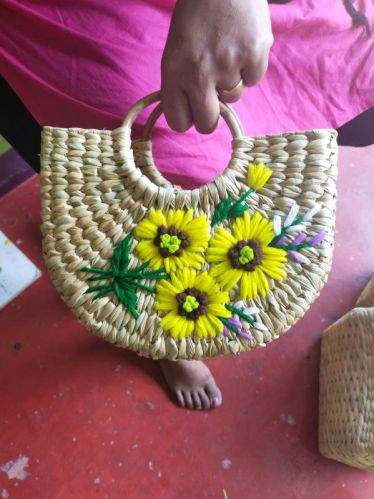 Jute Plain Kouna Hand Bag, For Wedding, Party, Formal, Feature : Stylish, Shiny Look, High Quality