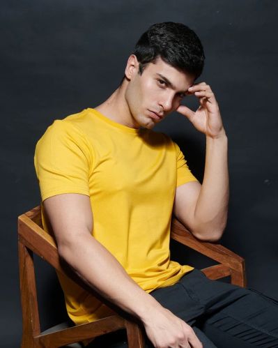 Yellow Half Sleeves Plain Cotton Mens Round Neck T-Shirts, Packaging Type : Poly Bag