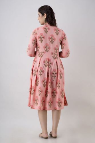 Women Floral Print Viscose Rayon Flared Kurta (Pink)