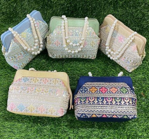 200gm Embroidery Printed Handmade Purses, For Wedding Gifts, Anniversary Gift, Raksha Bandhan Gift