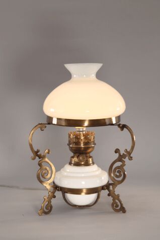 Classic Pearl Table Lamp With Low Urn