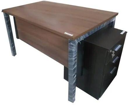 Rectangular Laminated Wooden Office Desk, Color : Brown