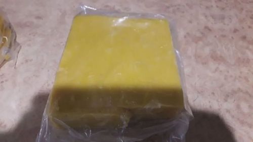 Round Square Two Qualities Table Wax, Packaging Type : Bag