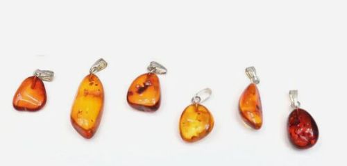 Amber Pendant, Weight:0.93gm