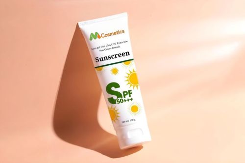 Sun Screen Gel, For Personal, Packaging Type : Tube