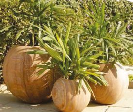 Brown Ball Shape Stone Planter, For Garden, Specialities : Long Life