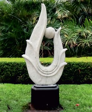 Creamy Polished Modern Marble Sculpture, For Garden, Packaging Type : Thermocol Box