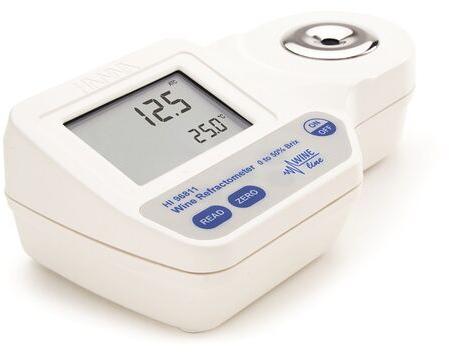 Digital Refractometer, Brand Name : Hanna