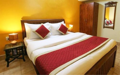 Rekhas Premium Bed Runner (Maroon), For Home, Hotel, Size : 112 X 21 Inch