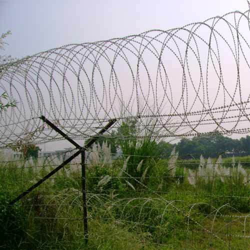 Razor Barbed Wire Fencing, Surface Treatment : Galvanized