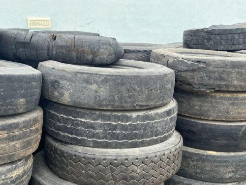 Rubber Radial Tyre Scrap, Color : Black for Recycle