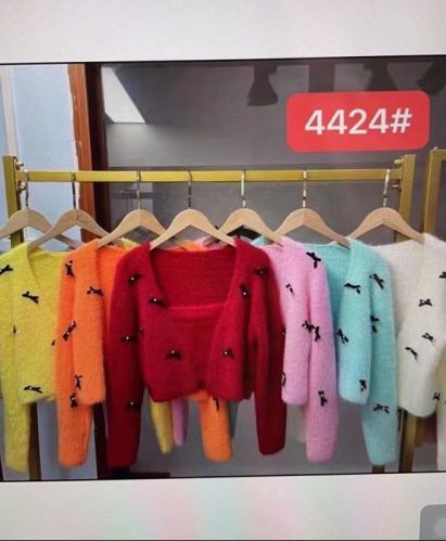 Fur Ladies Woolen Tops, Feature : Anti-wrinkle, Breath Taking Look, Comfortable, Shrink Resistance