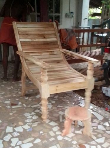 Polished Wooden Relax Chair, For Home, Hotel, Feature : Attractive Designs, High Strength, Quality Tested