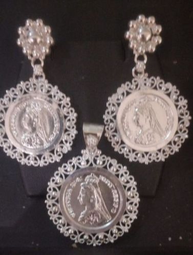 92.5 Silver Queen Pendant Set, Gender : Women