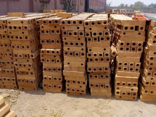 Clay BP Set Fire Bricks, For Fireboxes, Kilns, Used In Lining Furnaces