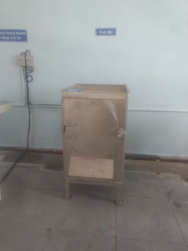 FoodTech Varada SS 304 Fruit Mill Crusher, Capacity : 50 Kg/HR To 2000 Kg/HR
