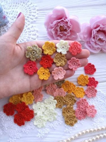 Cotton Yarn Handmade Crochet Flowers, For Garments, Color : Multicolor