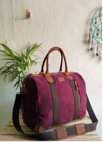 Wanderlust Jute Duffle Bag, Color : CUSTOMISABLE
