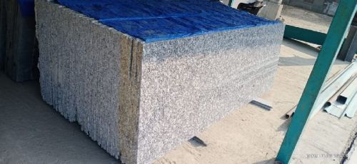 63sq Feet White Granite Slab, For Vases, Vanity Tops, Treads, Kitchen Countertops, Flooring, Specialities : Stylish Design