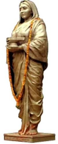 Golden Lady Fiberglass Ahilyadevi Holkar Statue, Packaging Type : Plastic Bubble