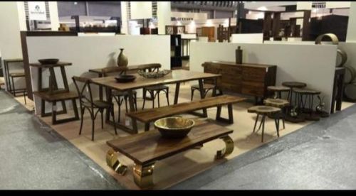 Polished Wooden Furniture, Feature : Termite Proof, Stylish, Quality Tested, High Strength, Attractive Designs