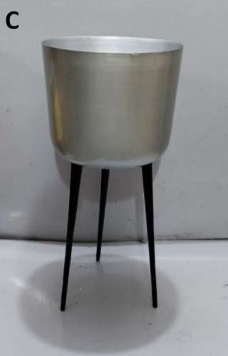 1002C Metal Pot With Aluminium Legs, Color : Silver