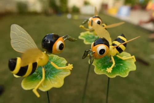 Metal Big Bee Garden Stakes, Feature : Best Quality, Durable