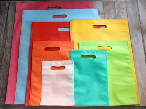 Non Woven D Cut Bags, For Shopping, Goods Packaging, Feature : Recyclable, Eco Friendly, Easy To Carry