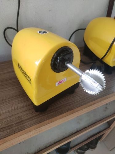 Bell Plastic Electric Coconut Scraper Machine, Certification : ISO 9001:2008 Certified