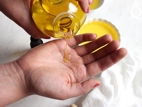 Aura Herbal After Shower Body Oil, Packaging Type : Plastic Bottle