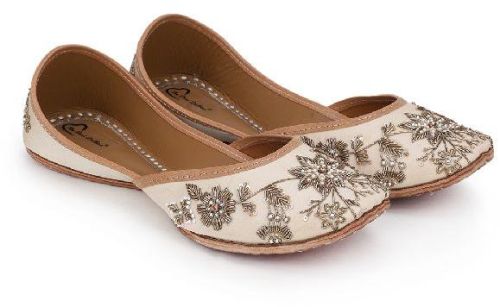 Embroidered 300gm Leather Mojari, Size : 10inch, 6inch, 7inch, 8inch, 9inch