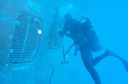 Underwater Sea Chest Cleaning Service