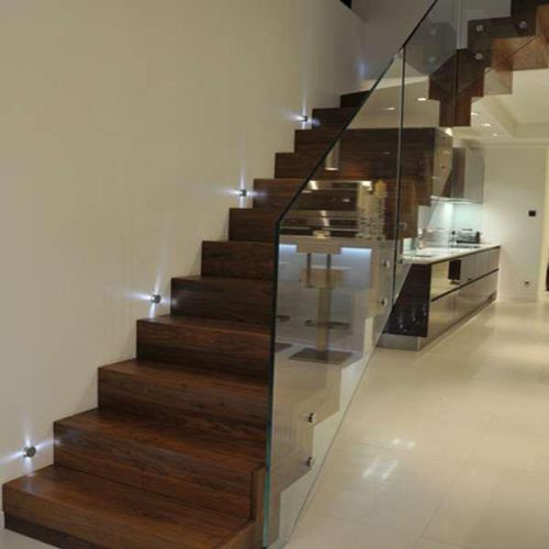 Polished Wooden Staircase, For Home, Hotel, Office, Outdoor, Size : Customised