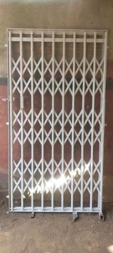 Non Polished Mild Steel Collapsible Gates Fabrication, For College, Outside The House, Parking Area, School
