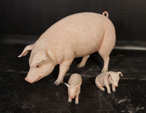 Fiber Glass Pig Family Statue, For Interior Decor, Office, Home, Gifting, Garden, Pattern : Plain