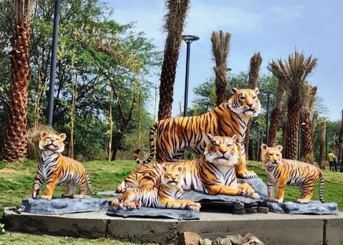 Color Coated FRP Tiger Family Statue, For Exterior Decor, Size : Standard