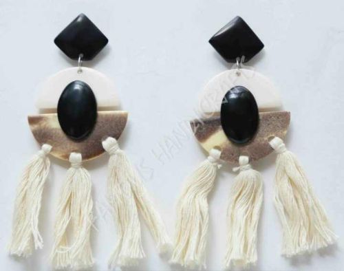 Famous Handicraft Ladies Stylish Resin Earrings, Style : Classic