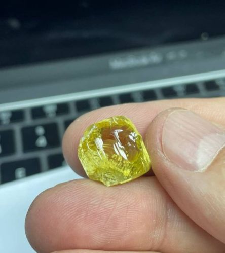 Non Polished fancy diamonds, Packaging Type : White for Jewellery Use